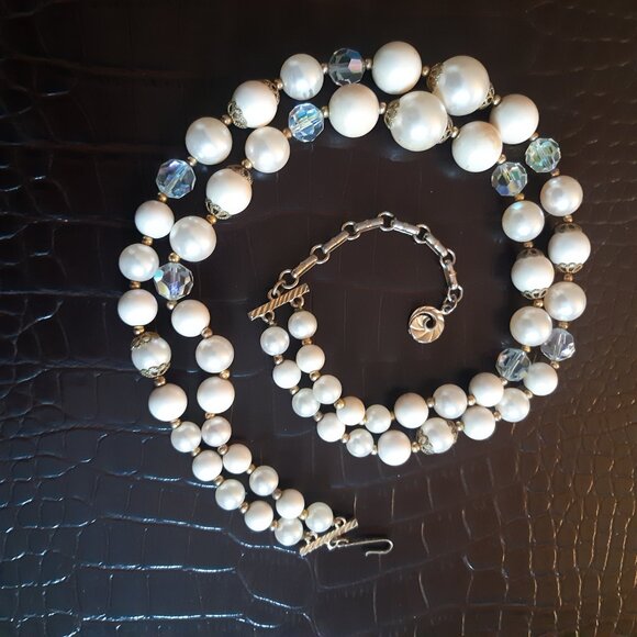 1960s 15" Lisner Faux Pearl & Aurora Borealis Crystal Vintage Necklace - Picture 5 of 16